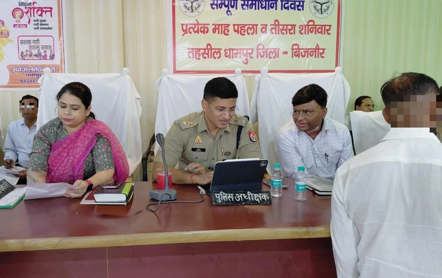 डीएम ने किसानों को किया आश्वस्त,यूरिया व फास्फेटिक उर्वरक पर्याप्त मात्रा में उपलब्ध