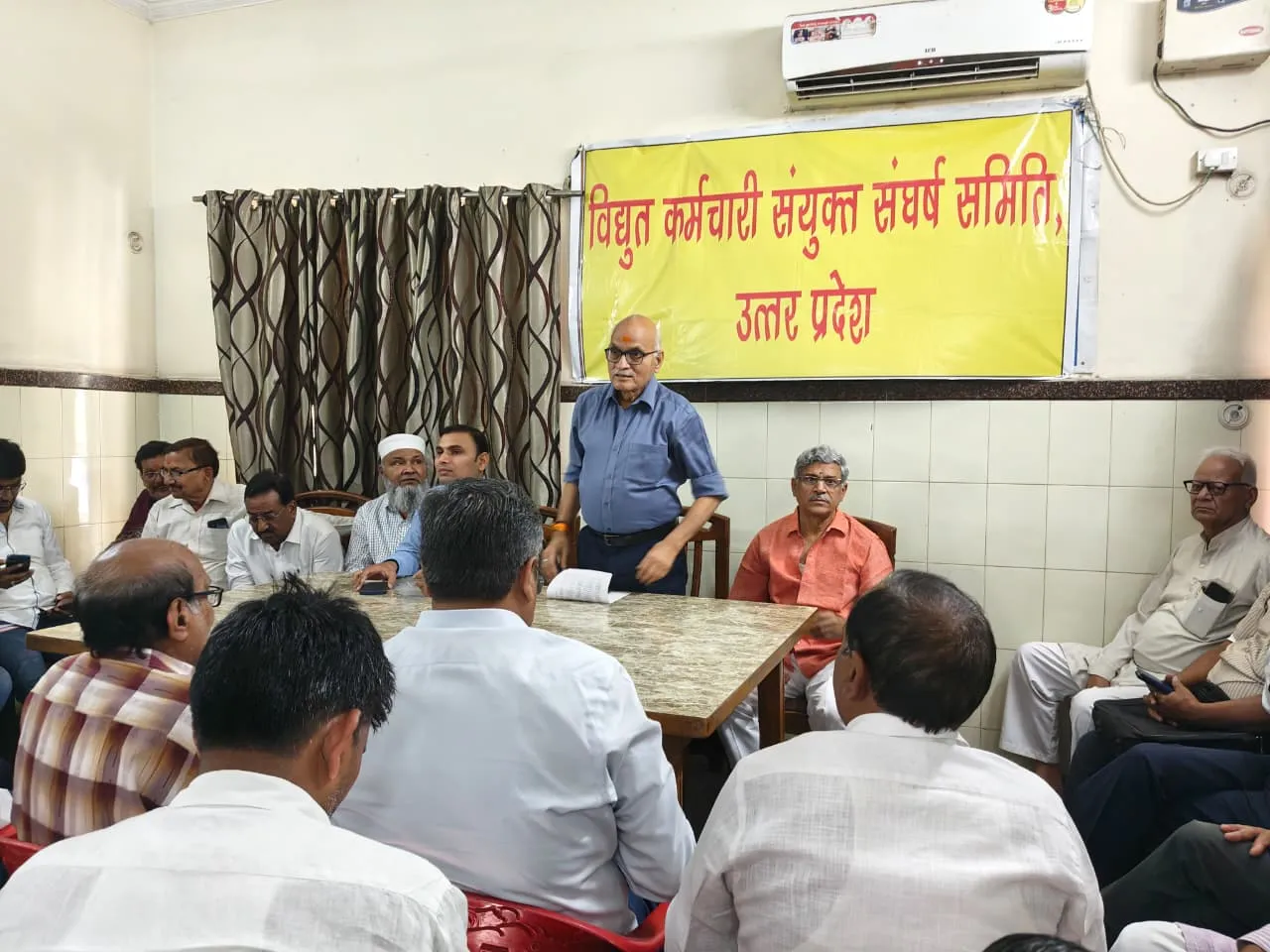 बिजली व्यवस्था सुधारने के लिए उत्पीड़न की कार्रवाइयाँ वापस लेने की मांग