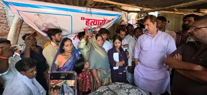 दूल्हा आजाद बिंद हत्याकांड: पूर्व सांसद के आश्वासन पर अंतिम संस्कार को राजी हुए परिजन