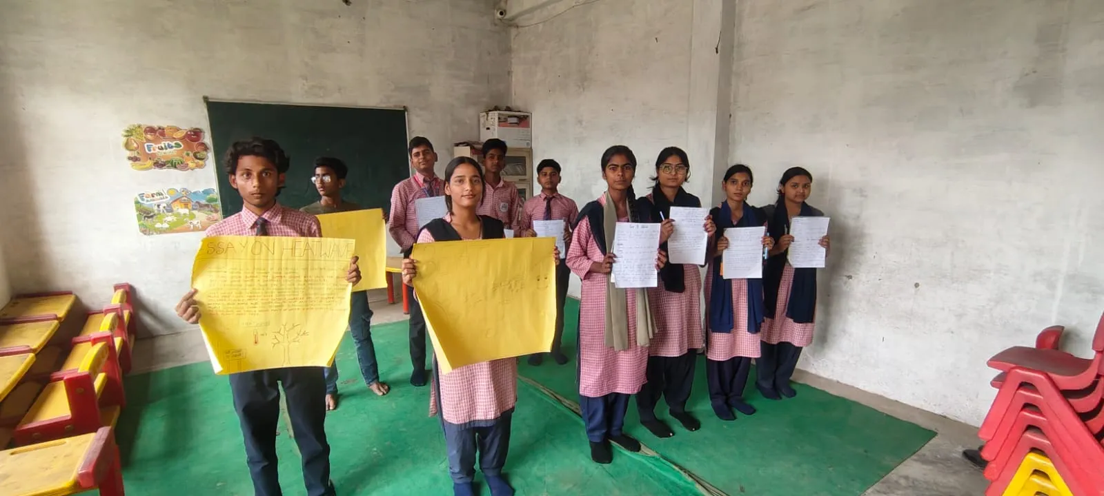 हीट वेव से बचाव को लेकर उतरौला में पोस्टर प्रतियोगिता का आयोजन