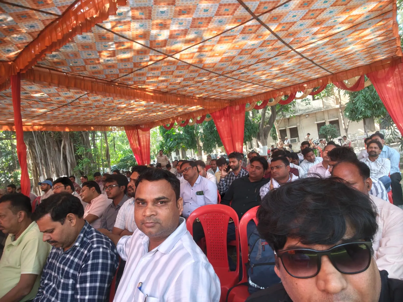 निजीकरण और उत्पीड़नात्मक के विरोध में बिजली कर्मियों का उग्र प्रदर्शन