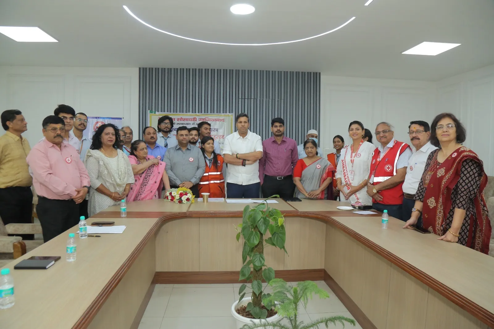 विश्व रेडक्रॉस दिवस पर गाजियाबाद में सेवा और मानवता का संदेश