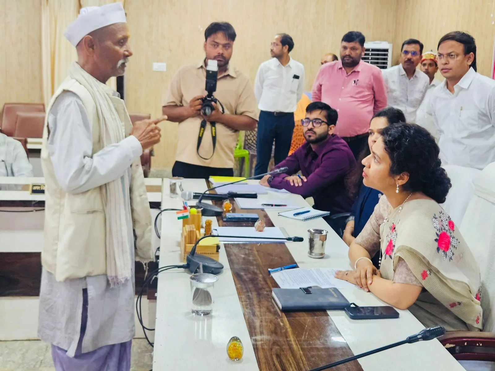 श्रावस्ती में आयुक्त का जनसंपर्क एवं निरीक्षण अभियान, जनसुनवाई में निर्माण कार्यों की समीक्षा