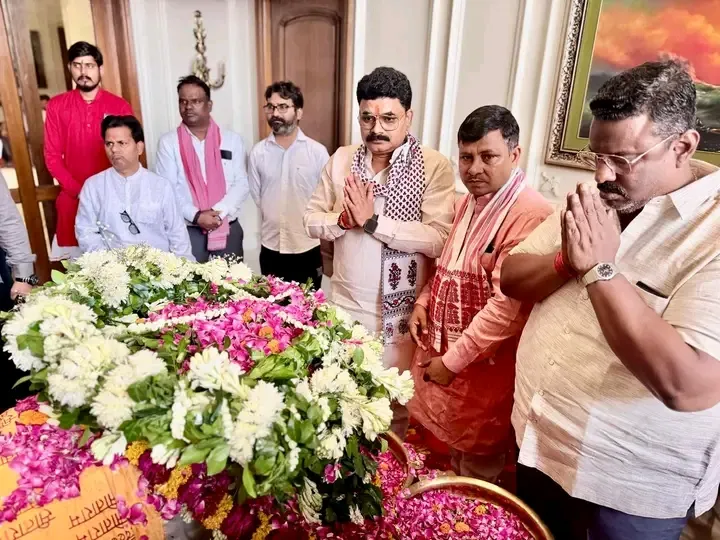 प्रतीक यादव के निधन पर नेताओं ने जताया शोक, लखनऊ पहुंचकर दी श्रद्धांजलि