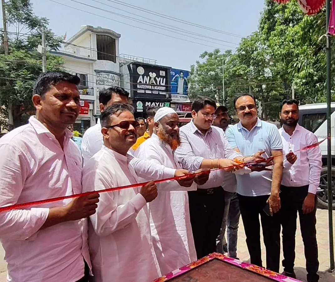 गंगा दशहरा पर व्यापारी एकता परिषद ने लगाया शर्बत शिविर, तहसीलदार सदर रहे मुख्य अतिथि