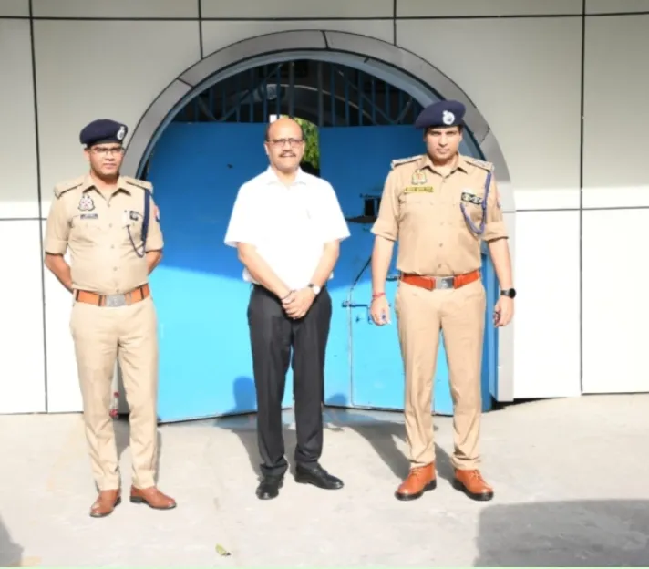 डीएम-एसएसपी ने जिला कारागार का किया निरीक्षण ,रसोई व सुरक्षा व्यवस्था का लिया जायजा