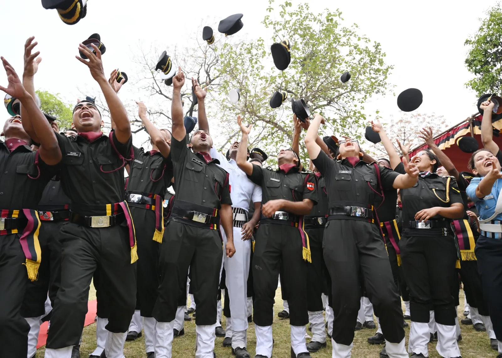 ऑफिसर्स ट्रेनिंग कॉलेज में पाठ्यक्रम समाप्ति परेड