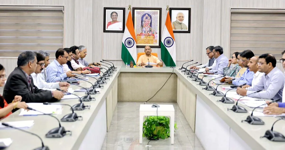 निवेश परियोजनाओं में देरी अब बर्दाश्त नहीं, समयबद्ध पूरा करें काम : योगी