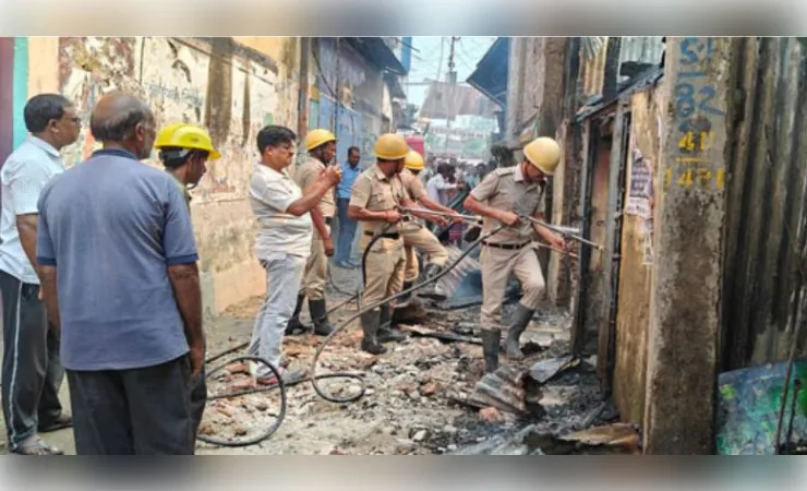 जिले के बुनियादपुर ट्रैफिक मोड़ पर भीषण आग में कपड़ा गोदाम जलकर खाक