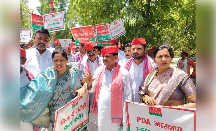 औरैया में जन समस्याओं को लेकर समाजवादी पार्टी का प्रदर्शन, राज्यपाल के नाम सौंपा ज्ञापन