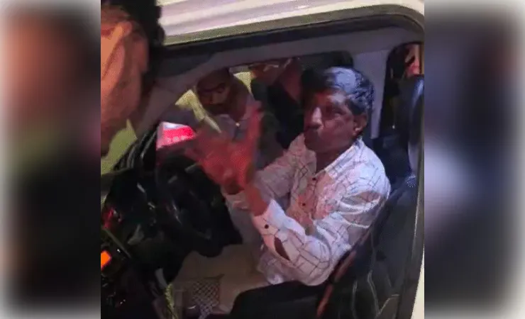 बीआरटीएस बस से टकराई नशे में धुत एएसआई की कार , शराब और वर्दी बरामद