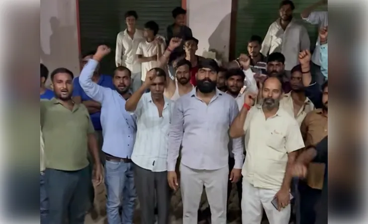 भूमाफियाओं के कब्जे से बंद हुआ मुख्य मार्ग, हजारों ग्रामीणों में भारी आक्रोश