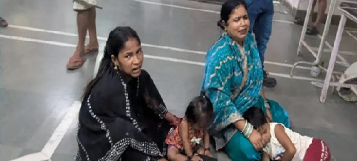 सालगिरह से लौट रहे परिवार पर टूटा दुखों का पहाड़, सड़क हादसे में महिला समेत तीन की मौत