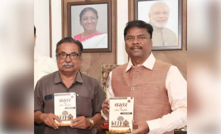 वन मंत्री केदार कश्यप ने साहित्यकाराें के सम्मान के साथ, तीन किताबों का किया विमोचन