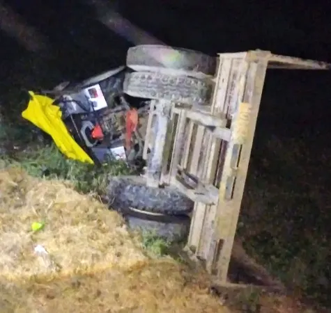 ट्रैक्टर ट्राली फिसलकर तालाब में गिरा, चालक की मौत