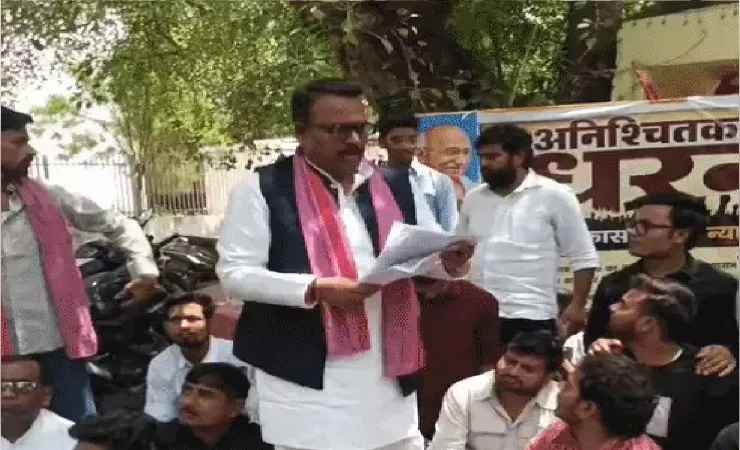  लविवि में 13वें दिन भी छात्रों का धरना जारी