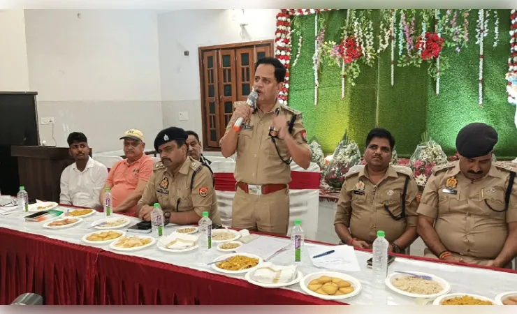  लखनऊ में मोहर्रम को लेकर पीस मीटिंग, अफवाह फैलाने वालों पर सख्त कार्रवाई की चेतावनी