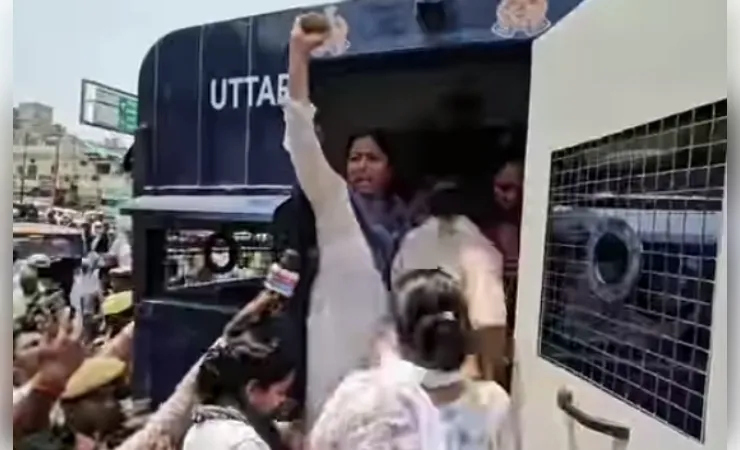 वाराणसी में हिरासत में ली गई विधायक पल्लवी पटेल, नीट परीक्षा को लेकर देना चाहती थी ज्ञापन