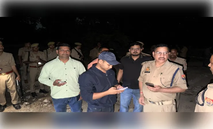 गौ तस्करों ने पुलिस पर की फायरिंग, जवाबी कार्रवाई में दो सगे भाइयों के पैर में लगी गोली