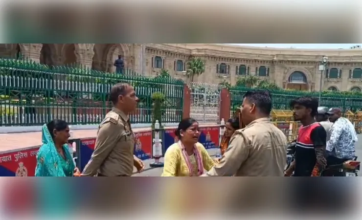 लखनऊ विधान भवन के पास मां-बेटी ने किया आत्मदाह का प्रयास