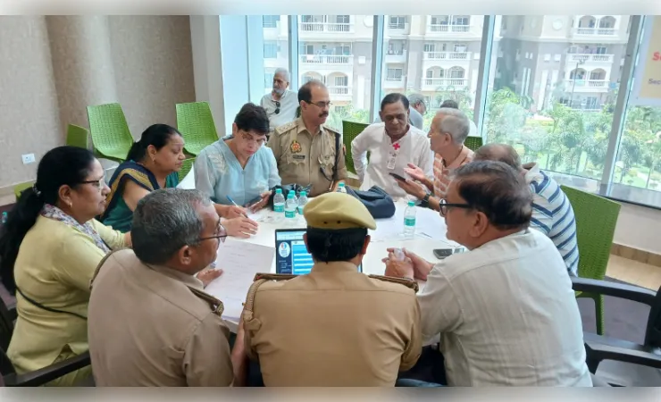 बुजुर्गों की लाठी बनेगी नोएडा पुलिस