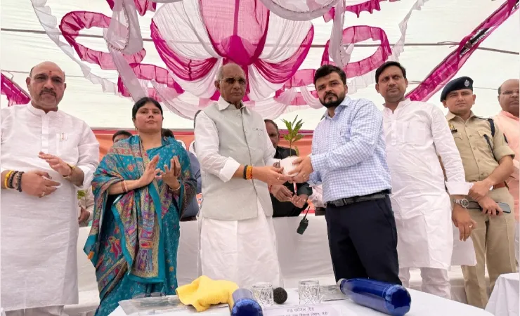 कैबिनेट मंत्री एवं जनपद रामपुर के प्रभारी मंत्री धर्मपाल सिंह ने ग्राम चौपाल में किया प्रतिभाग