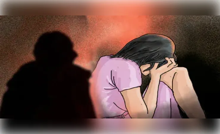 सोसाइटी के 14 वें फ्लोर पर ले जाकर बच्ची के साथ अश्लील हरकत