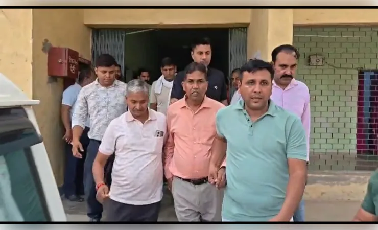 बुलंदशहर: एंटी करप्शन टीम की बड़ी कार्रवाई, मंडी सचिव एक लाख की रिश्वत लेते गिरफ्तार