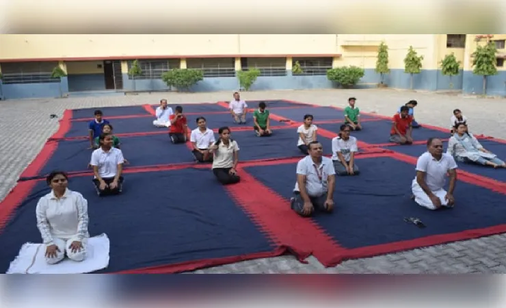 आर्मी पब्लिक स्कूल फतेहगढ़ में ब्रिगेडियर की देख रेख में मनाया गया अंतराष्ट्रीय योग दिवस