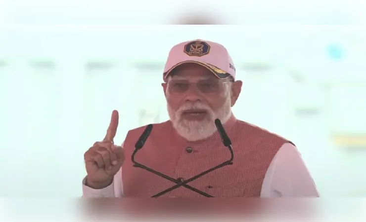 कोलकाता में तीन स्वदेशी युद्धपोत नौसेना को समर्पित, पीएम मोदी बोले- भारत अब रक्षा क्षेत्र में निर्माता बन रहा है