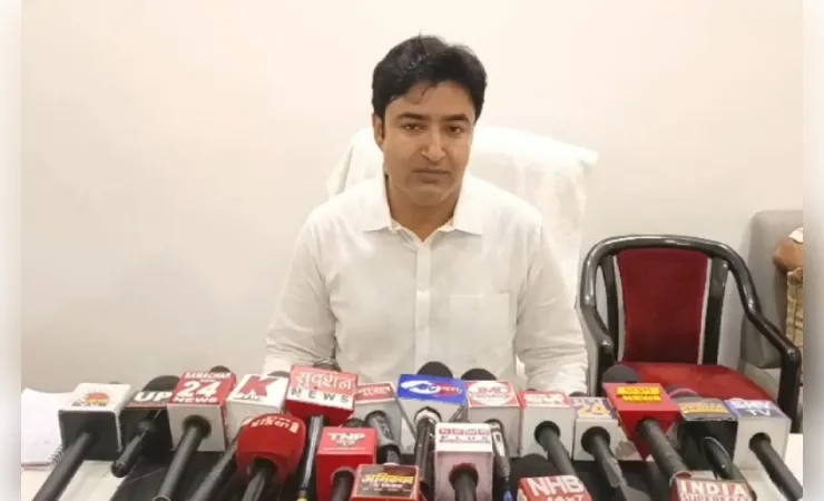 अखिलेश यादव कार्यकर्ताओं को बरगलाने का काम कर रहे हैं: अभिजीत सिंह सांगा