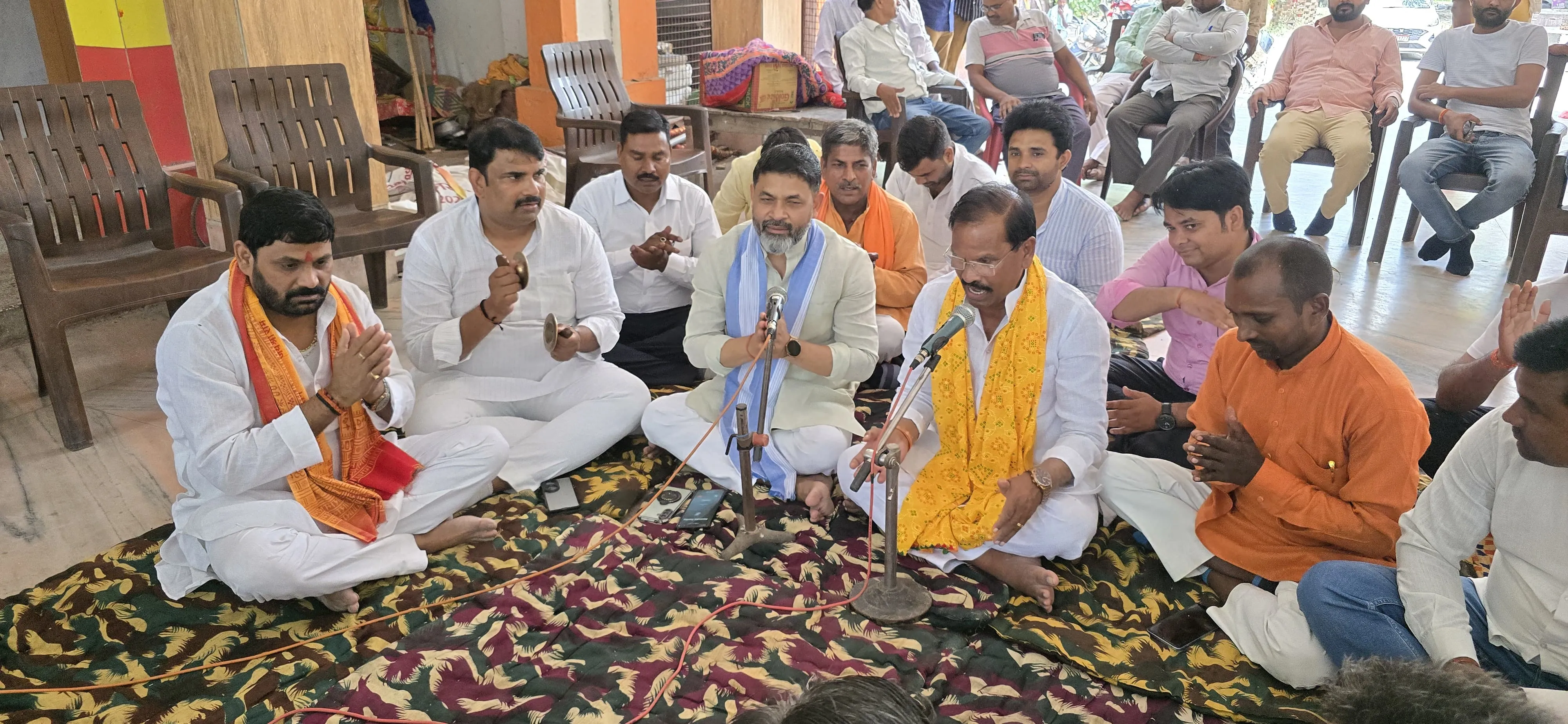 प्रधानमंत्री के ऐतिहासिक 4399 दिन के कार्यकाल पूर्ण होने पर गूंजे वैदिक मंत्रोच्चार