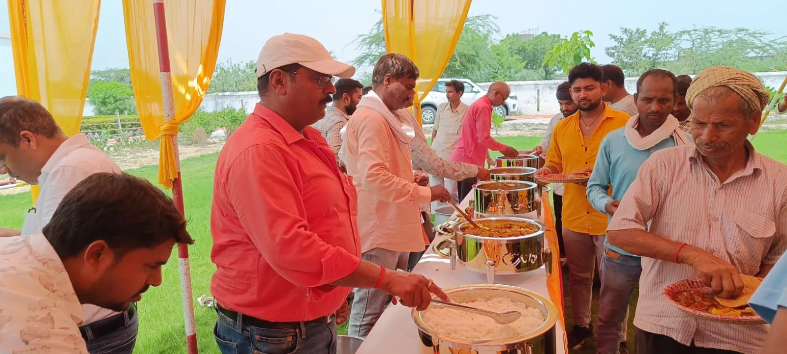 जेठ मास के मंगलवार को रुधौली चीनी मिल पर हुआ विशाल भंडारे का आयोजन