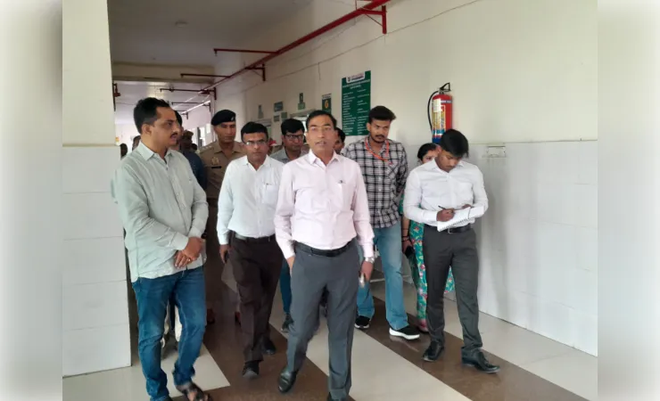  डीएम ने श्री गुलाब सिंह चिकित्सालय का किया निरीक्षण, स्वास्थ्य सुविधाएं बेहतर करने के दिए निर्देश