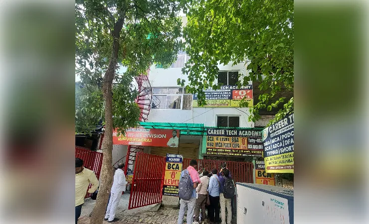 लखनऊ अग्निकांड के बाद प्रयागराज मंडल में 10 कोचिंग सील, सुरक्षा मानकों से समझौता बर्दाश्त नहीं : सौम्या अग्रवाल