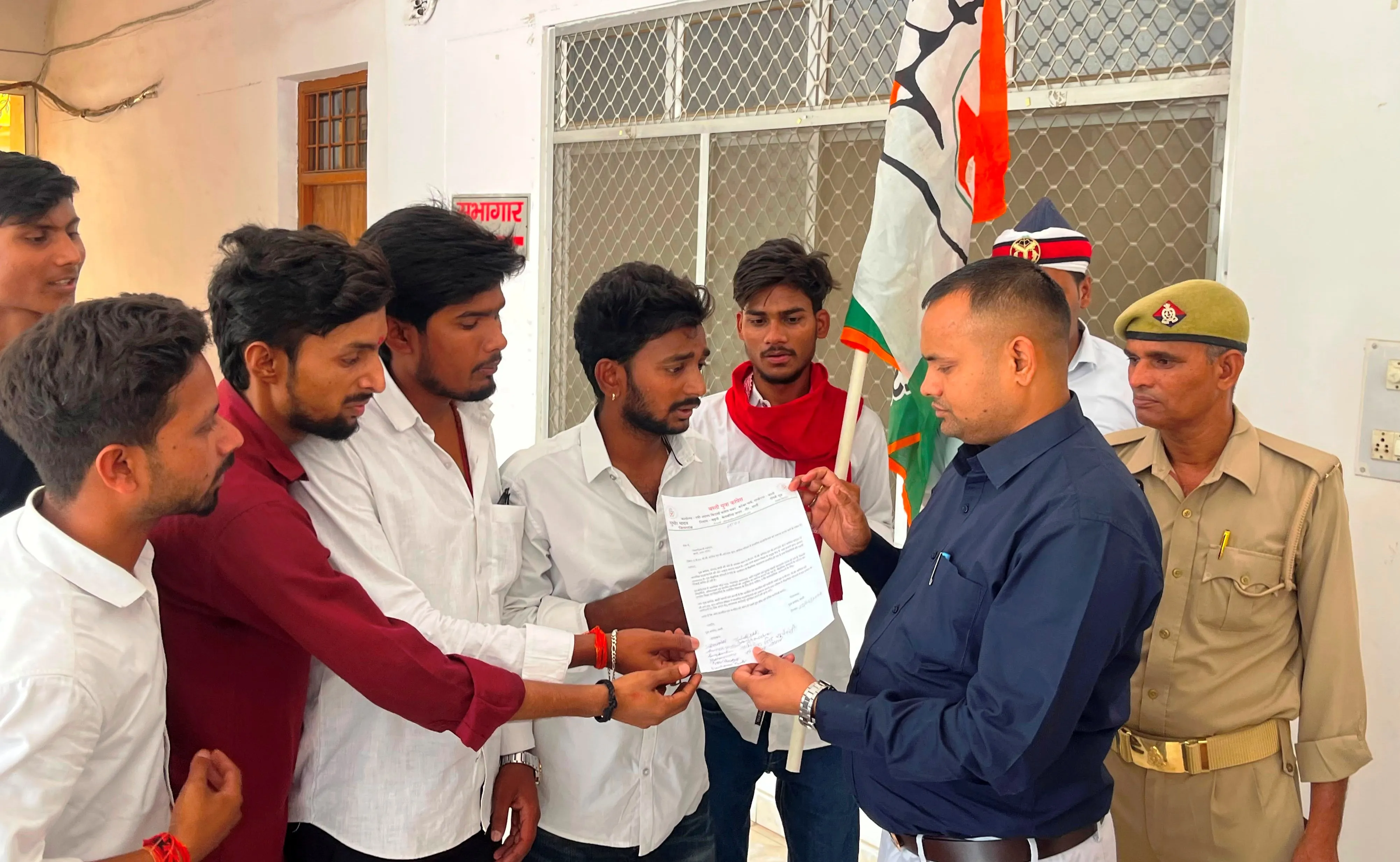 कालेज परिसर के व्यवसायिक उपयोग पर भड़की युवा कांग्रेस, प्रदर्शन हटाने की मांग