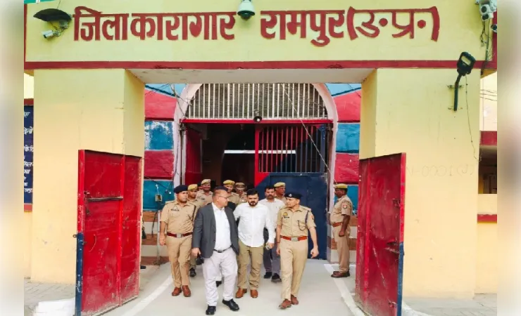 जिला न्यायधीश,डीएम एवं एसपी ने जिला कारागार का किया मासिक निरीक्षण