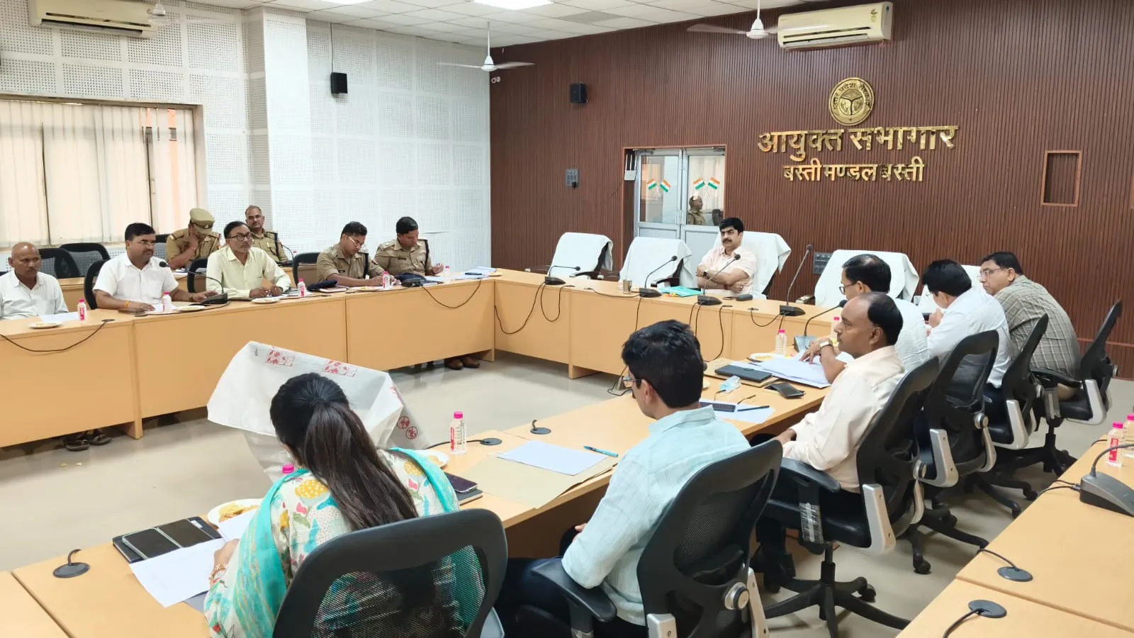 मण्डलायुक्त ने सड़क सुरक्षा समिति की बैठक में दिए आवश्यक निर्देश 