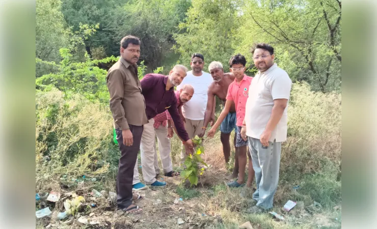 यमुना तट पर चला “जीवनधारा पौधारोपण अभियान”, पर्यावरण संरक्षण को लेकर हुई महत्वपूर्ण बैठक