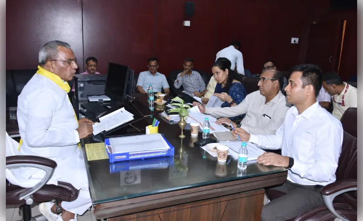 पंचायती राज मंत्री ओम प्रकाश राजभर ने विभागीय योजनाओं की समीक्षा की, दिए महत्वपूर्ण निर्देश