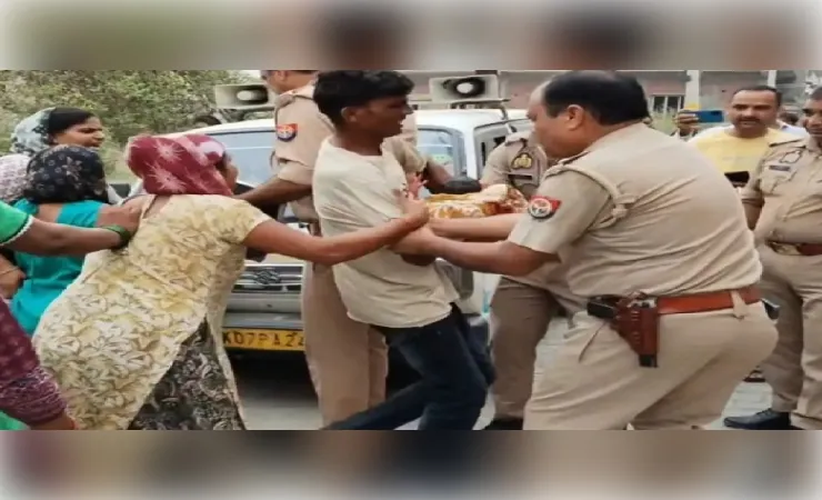 प्रसव के समय महिला की मौत से गुस्साए परिजनों ने किया हंगामा, डॉक्टर पर लापरवाही का आरोप