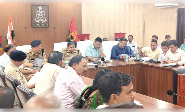 मीरजापुर: यूपी पुलिस भर्ती परीक्षा पर डीएम-एसपी बोले- नकल पर होगी सख्त कार्रवाई
