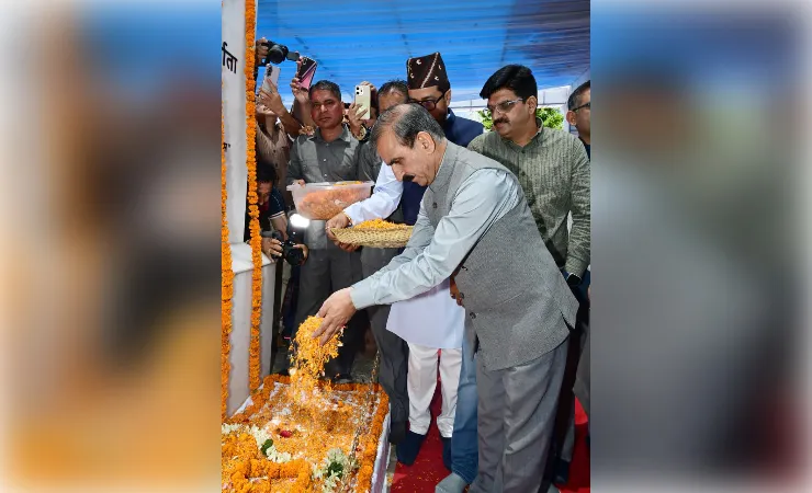  मुख्यमंत्री खविंदर सिंह सुक्खू ने वीरभद्र सिंह को उनकी जयंती पर दी श्रद्धांजलि
