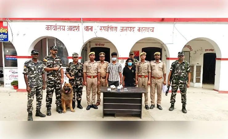 बहराइच में भारत-नेपाल सीमा पर दस लाख की चरस के साथ दो तस्कर गिरफ्तार