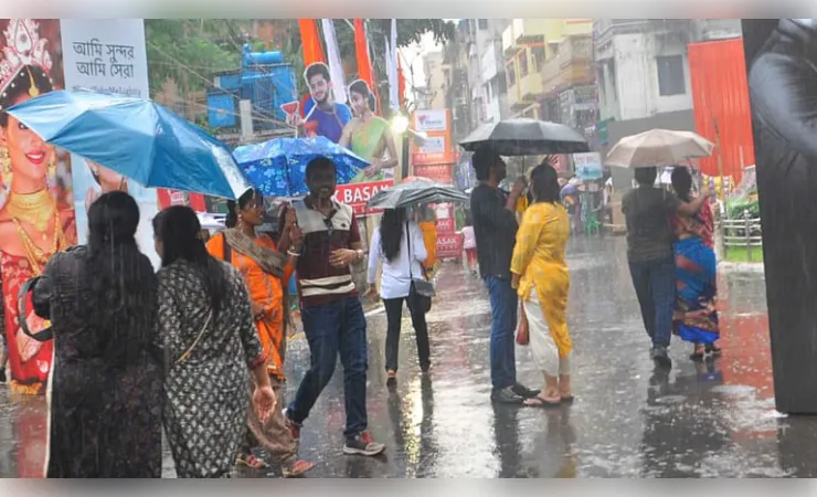 पश्चिम बंगाल में मानसून का कहर, उत्तर के तीन जिलों में रेड अलर्ट, दक्षिण में ऑरेंज अलर्ट जारी