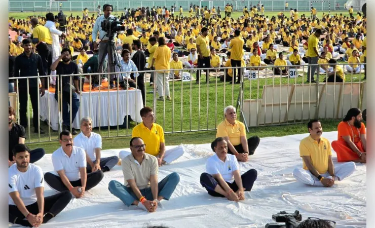 उप मुख्यमंत्री ब्रजेश पाठक ने किया योगाभ्यास, कहा नियमित करें योग रहें निरोग