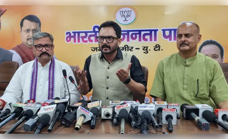  नौकरियों की आउटसोर्सिंग पर भाजपा का हमला, युवाओं के भविष्य से खिलवाड़ का आरोप