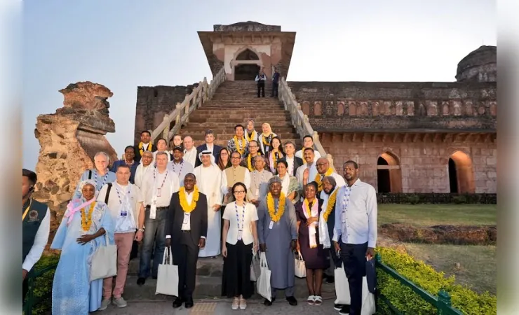 इंदौर: ब्रिक्स देशों के कृषि मंत्री और अधिकारियों ने किया ऐतिहासिक स्थल मांडू का भ्रमण