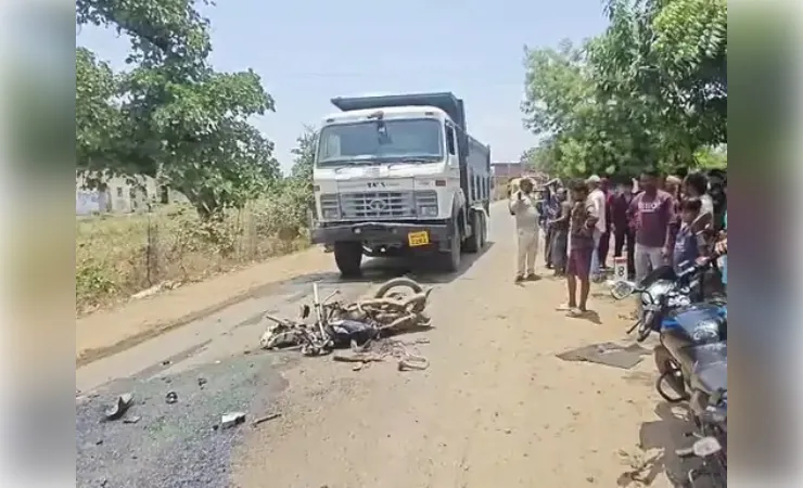 गिट्टी से भरे हाईवा की टक्कर से बाइक सवार युवक की दर्दनाक मौत, जांच शुरू