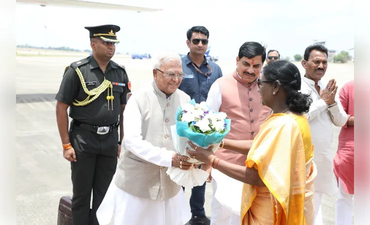 राष्ट्रपति द्रौपदी मुर्मु पश्चिम बंगाल के कलाईकुण्ड एयरपोर्ट के लिए रवाना